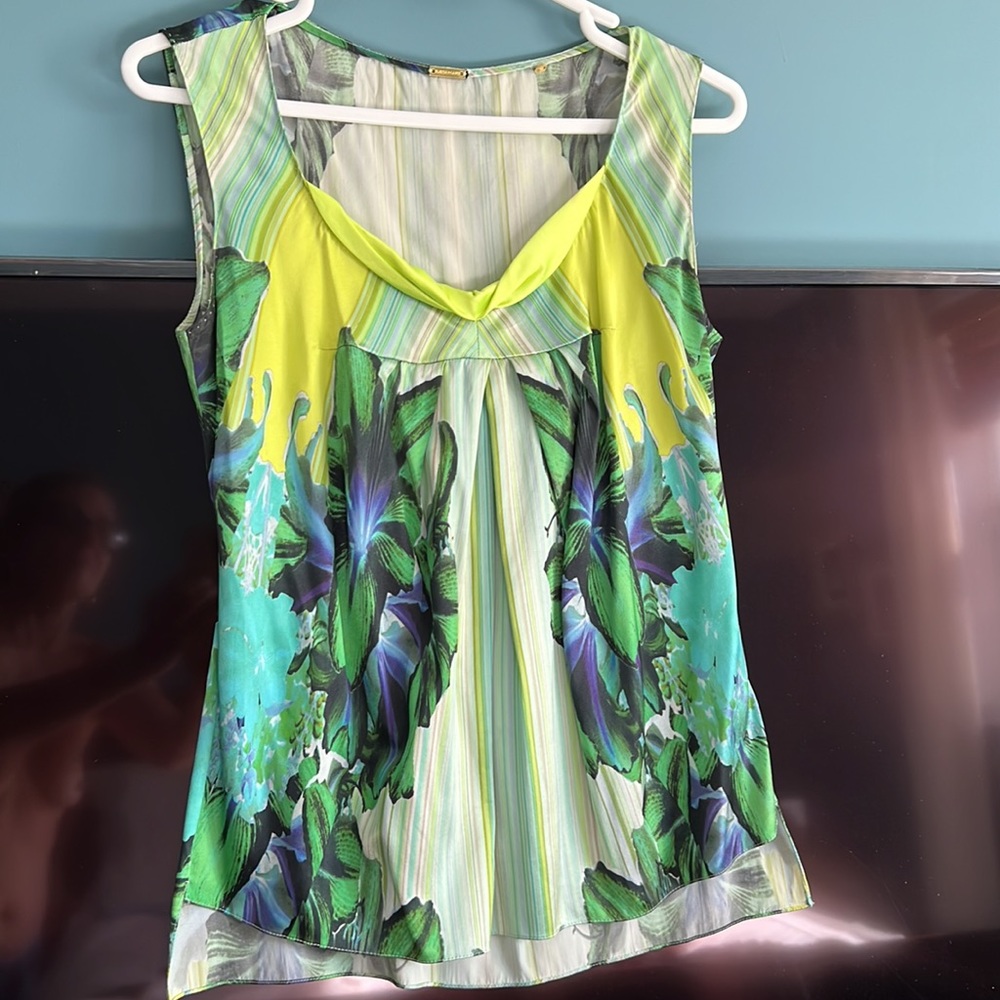 Elie Tahari top, 100% silk, size S